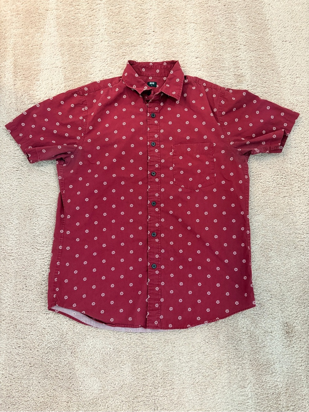 Uniqlo Burgundy Short-Sleeve Button-Down Shirt with Small White Floral #104